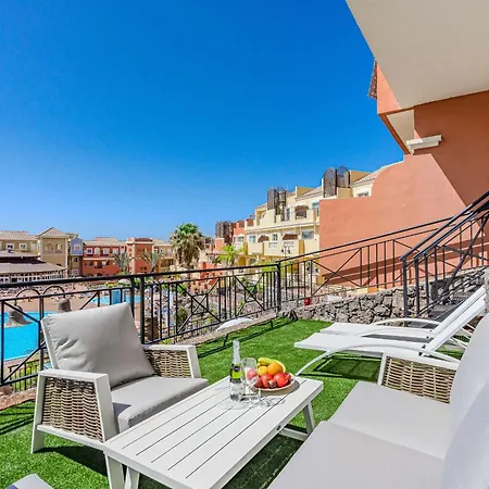 Luxurious Granada Park Retreat Los Cristianos